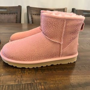 Brand new leopard pink mini ugg